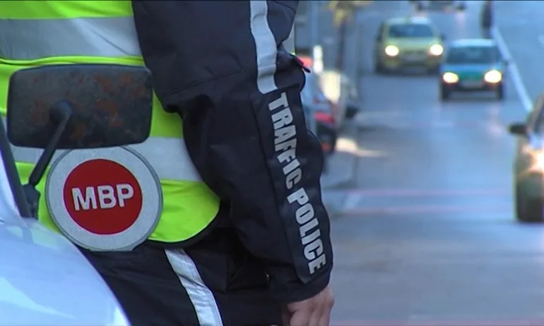 За една нощ: 15 отнети книжки и двама арестувани - Tribune.bg