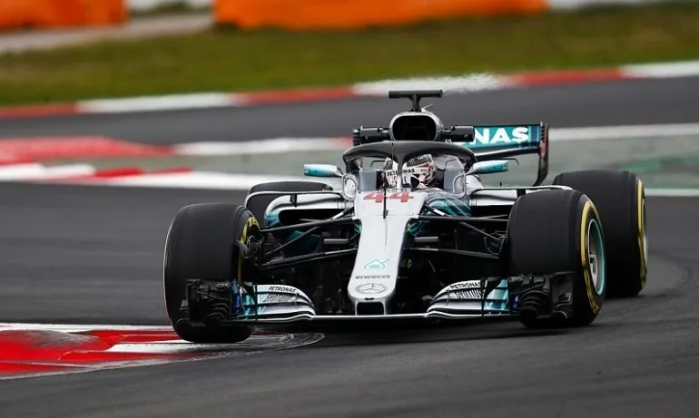 Хамилтън изпревари Ботас в последната тренировка в Барселона - Tribune.bg