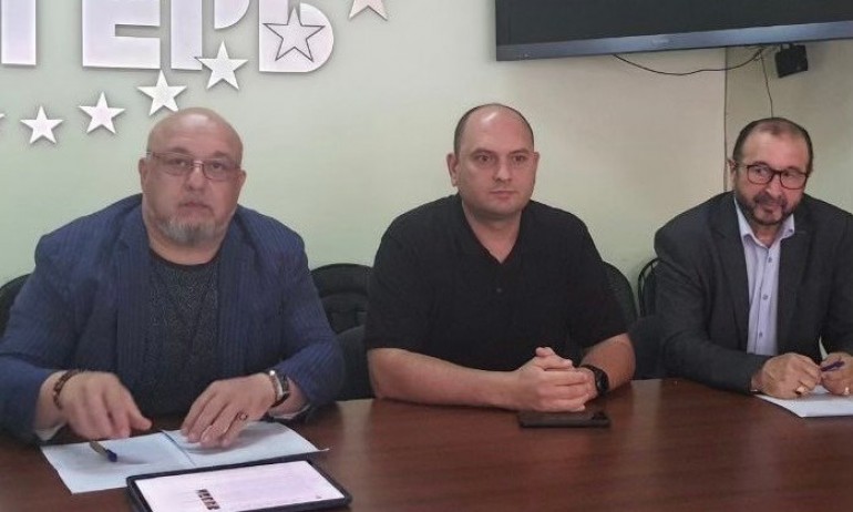 Красен Кралев: Правителството се провали с преместването на украинските бежанци, никой не им каза къде отиват и какво ги очаква - Tribune.bg