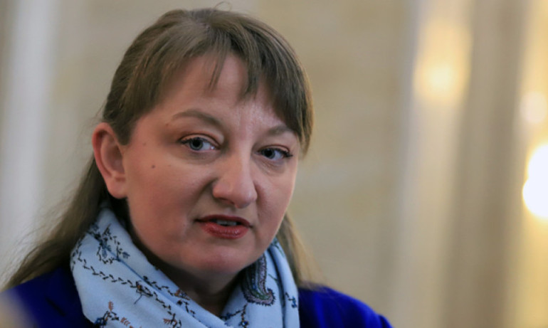 Сачева сравни Петков с Орешарски: Обещавал пари без разчет откъде ги взима - Tribune.bg