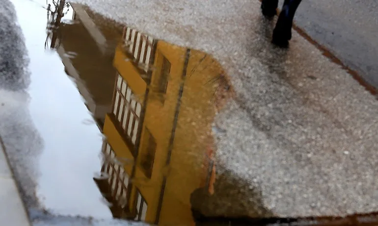 Почистват шахтите в подлезите в София - Tribune.bg