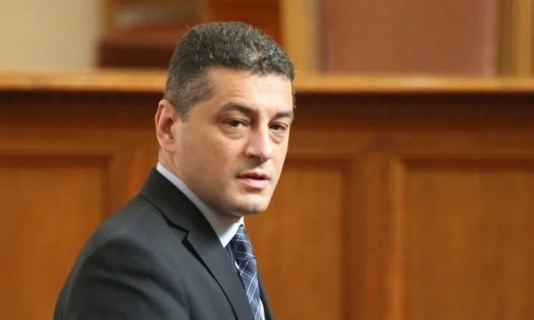 Вътрешен отпор: Депутат от БСП иска левицата да премисли напускането на парламента - Tribune.bg