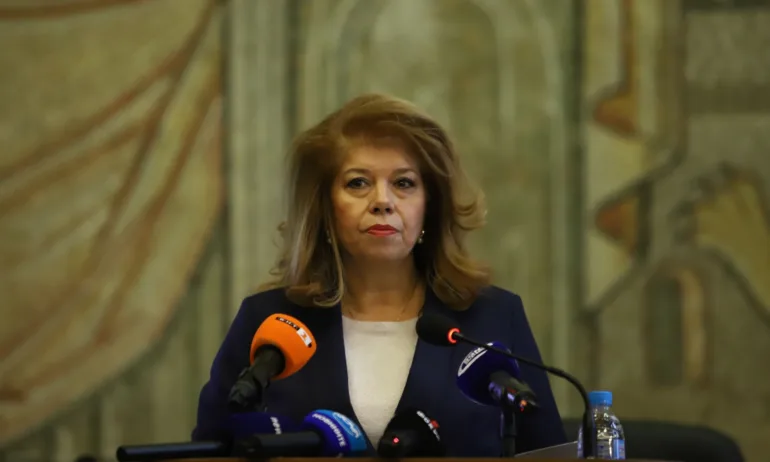 Илияна Йотова в Скопие: България няма да отстъпи от споразуменията, които има с РСМ - Tribune.bg