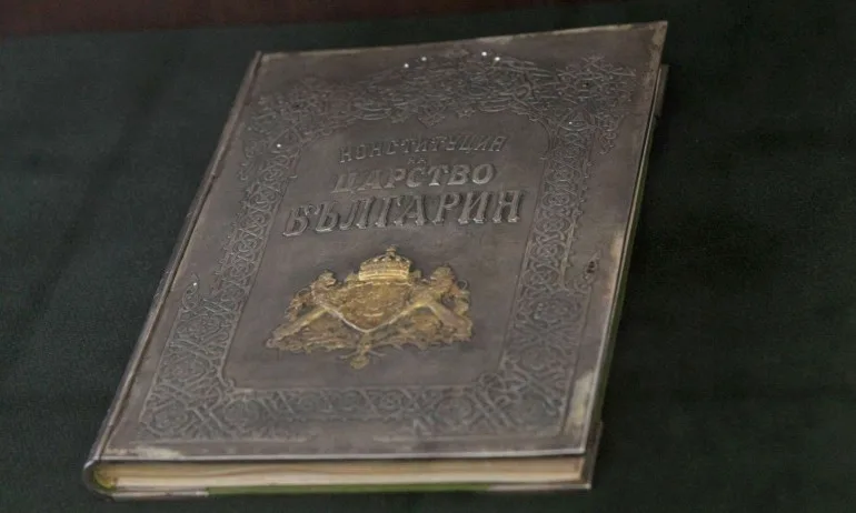 Парламентът финансира изготвянето на две копия на Търновската конституция - Tribune.bg