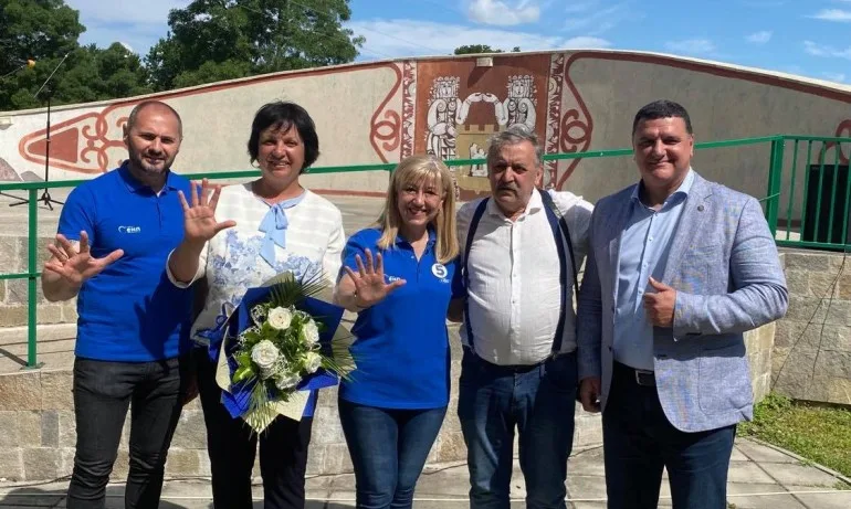 Петя Аврамова в Оряхово: Не бива да позволяваме на омразата и реваншизма да променят ценностите ни - Tribune.bg