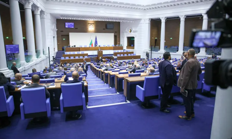 Депутатите отхвърлиха ветото на Радев за предоставяне на БТР-и на Украйна - Tribune.bg