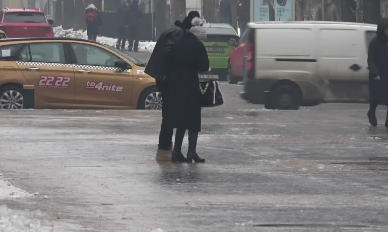 Внимание! Лошо време и опсани поледици в голяма част от България - Tribune.bg