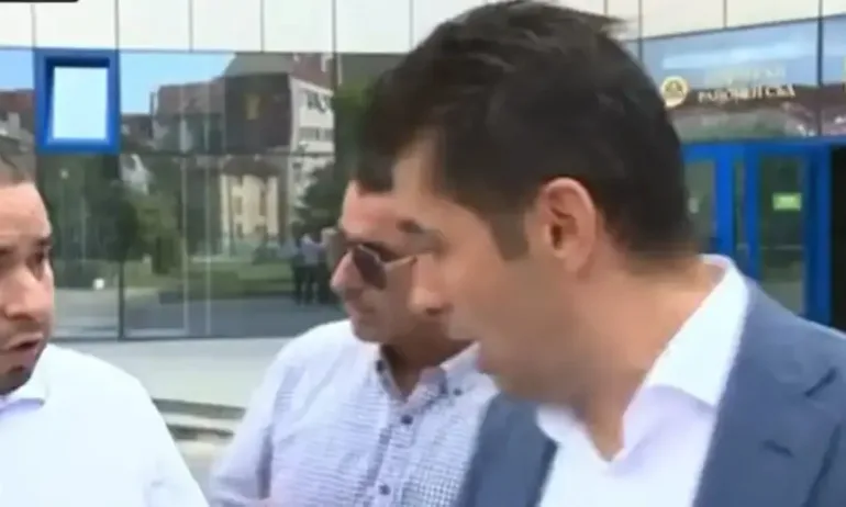 Журналистът, ударен от Кирил Петков: Уговорихме си боксов мач, не е мъжко да ме удря по този начин - Tribune.bg