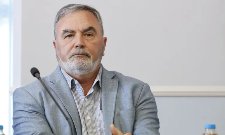 Доц. Ангел Кунчев подаде оставка - Tribune.bg