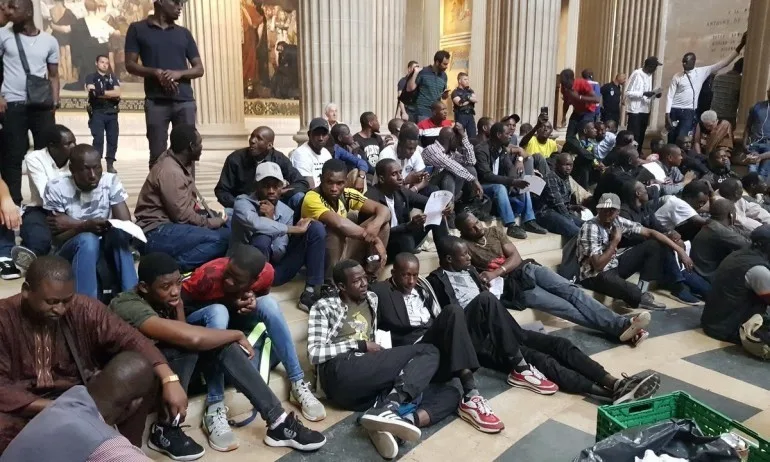 Ирония – в навечерието на превземането на Бастилията нелегални мигранти нахлуха във френския Пантеон - Tribune.bg