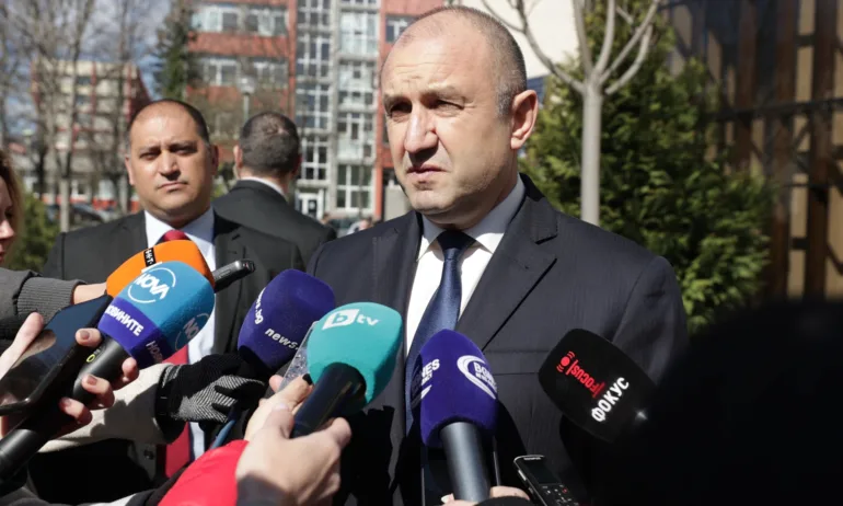 Румен Радев: Това са хибридни атаки, няма реални заплахи за образователната система и вота - Tribune.bg