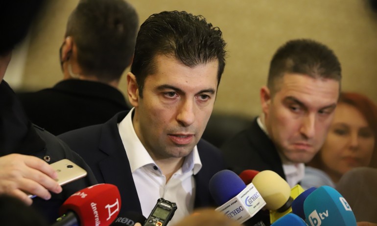 Кирил Петков за отрязаната снимка с Ковачевски: Опитват се с някакви глупости да ни изкарат от диалогичния тон - Tribune.bg
