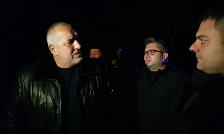 Утре пускат движението в двете посоки на пропадналия участък от пътя между Банско и Гоце Делчев - Tribune.bg