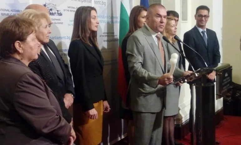 Веселин Марешки и Кръстина Таскова се отказаха от имунитетите си - Tribune.bg