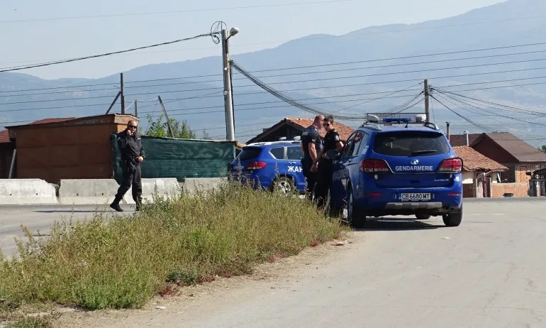 Поискаха постоянен арест на шестимата задържани за рекети и лихварство в Кюстендилско - Tribune.bg