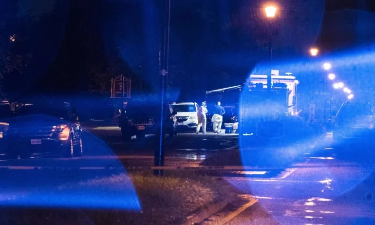 Безразборна стрелба в американски курортен град, 12 загинаха - Tribune.bg