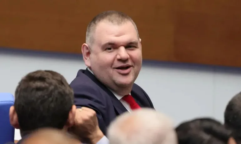 Сметната палата решава дали да разследва Пеевски - Tribune.bg
