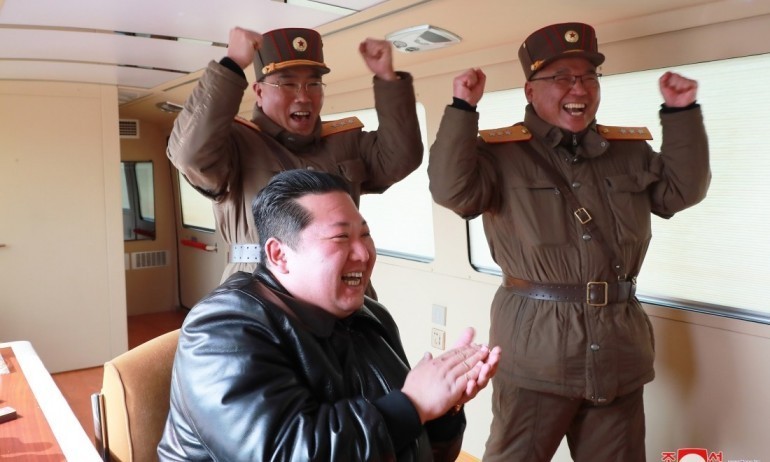Северна Корея се похвали с непобедима мощ - Tribune.bg