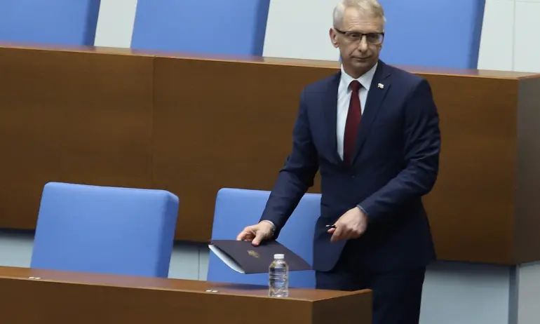 Премиерът акад. Николай Денков пристигна в парламента за дебатите по
