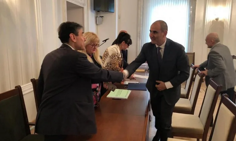 Партия ГЕРБ първа регистрира евролистата си в ЦИК - Tribune.bg