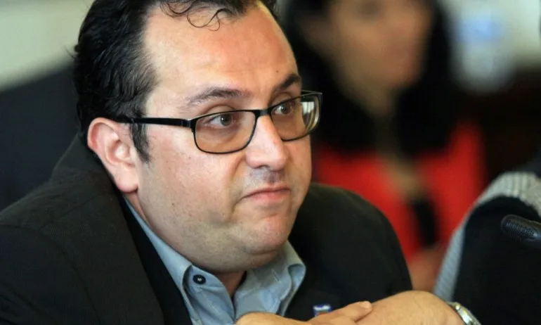 НФСБ: Хаджигенов и Татяна Дончева внасят поправки в полза на Васил Божков и други обвиняеми олигарси - Tribune.bg