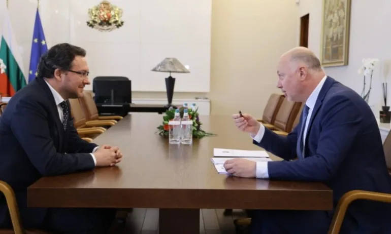 Безкомпромисна акция на МВР срещу нарушителите в аварийните ленти на магистралите - Tribune.bg