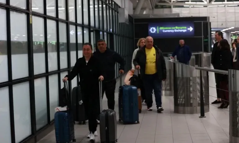 Над 400 българи се прибраха тази нощ от Дубай и Абу Даби - Tribune.bg