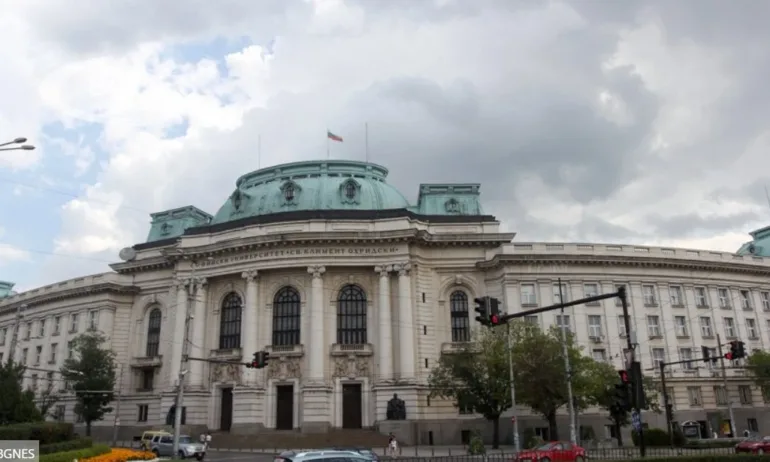 Студенти излизат на протест срещу високите такси, министърът на образованието обеща законодателна промяна - Tribune.bg