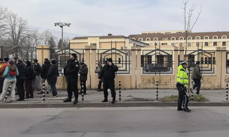 ПП без ДБ се събраха на протест за Лъчо, опасяват се, че Асен Василев е следващият - Tribune.bg