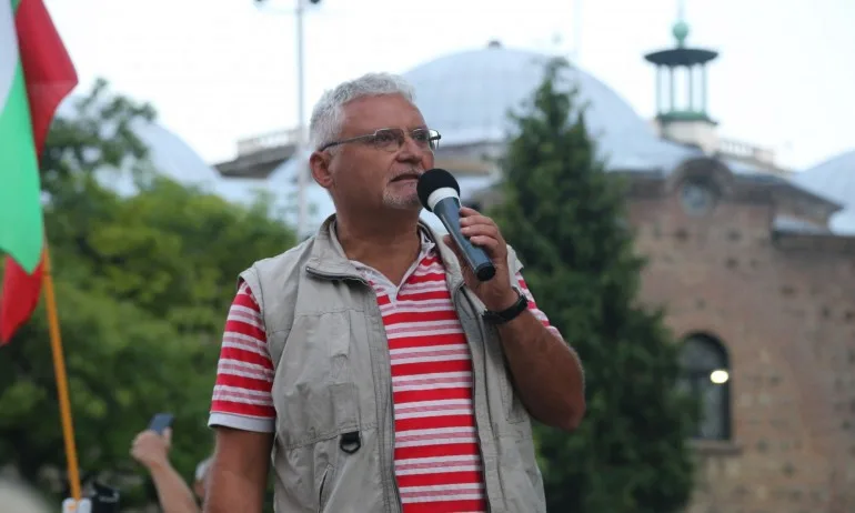 Наглост: Минчо Спасов, който спря метрото, обвини жената с децата от Ситняково в тероризъм - Tribune.bg