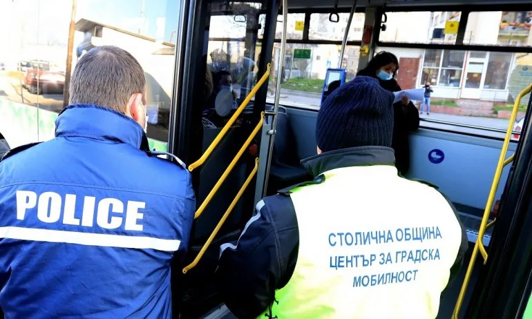 Проверки за нередовни пътници и носене на маски в градския транспорт в София - Tribune.bg