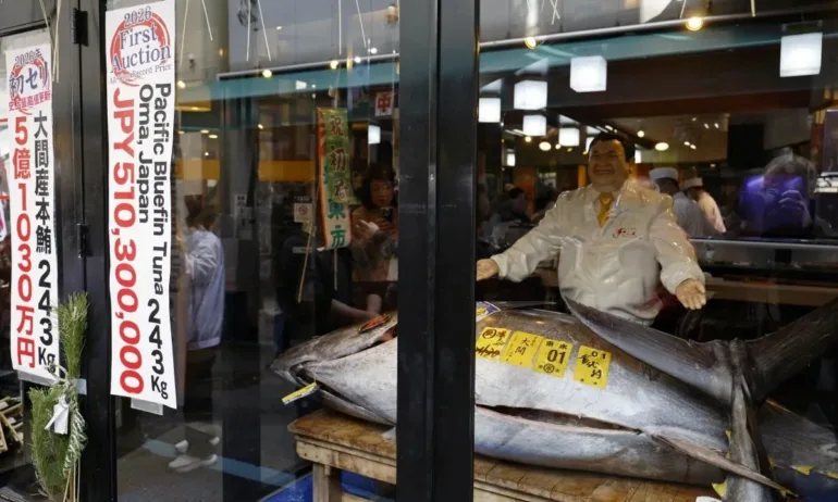 Рекорд на традиционния новогодишен аукцион на рибния пазар в Токио - Tribune.bg