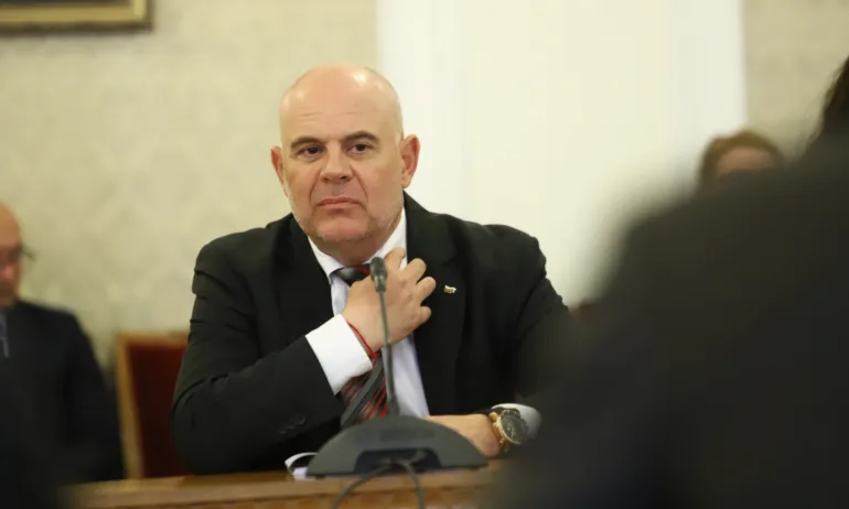 При хакерската атака миналата седмица: Иван Гешев със заплахи да бъде отстранен - Tribune.bg