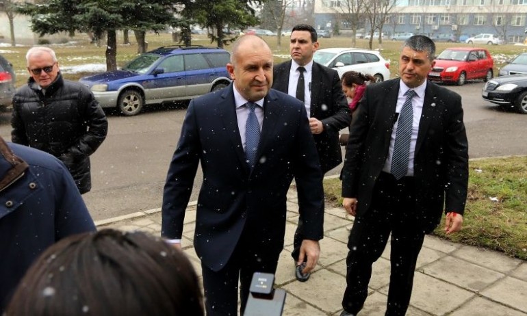 16 дни от войната: Радев се сети да помирява Русия и Украйна у нас - Tribune.bg