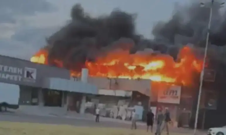 Изгасен е пожарът в търговски център в Гоце Делчев - Tribune.bg