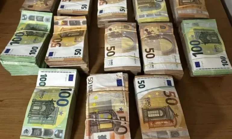 Откриха скрити близо половин милион лева в камион на Лесово - Tribune.bg