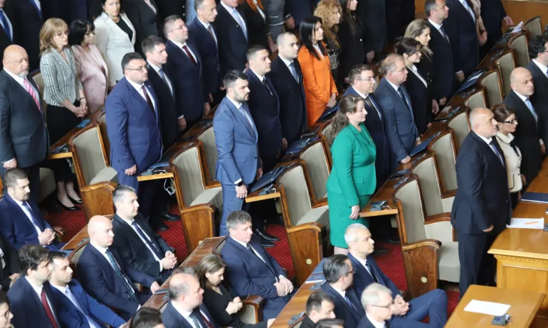 Новите депутати се заклеха да се ръководят от интересите на народа - Tribune.bg