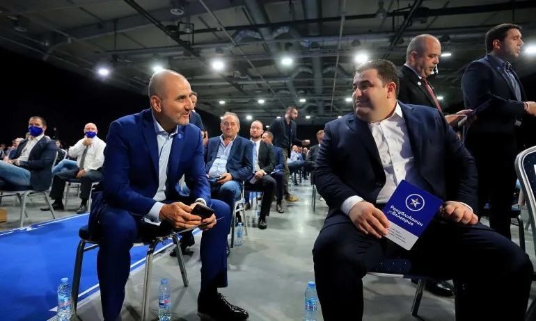 Кой е мъжът до Цветан Цветанов Павел Вълнев? - Tribune.bg