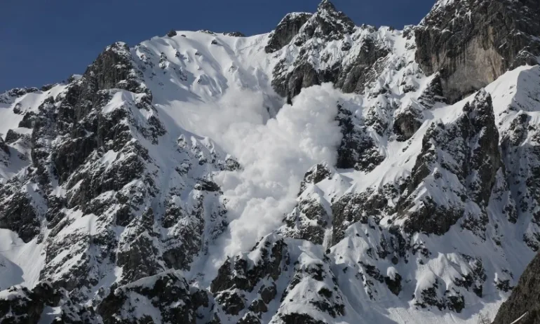 Скиори загинаха в лавина в Източна Франция - Tribune.bg