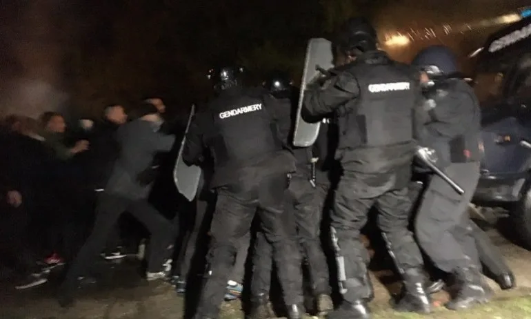 Осем души са задържани след снощния протест в Габрово - Tribune.bg
