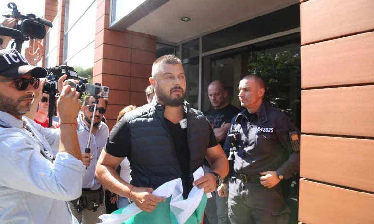 Бареков: Радане, какво правиш в ЕНП при Бойко и ГЕРБ, мишле, щом те цензурират? - Tribune.bg