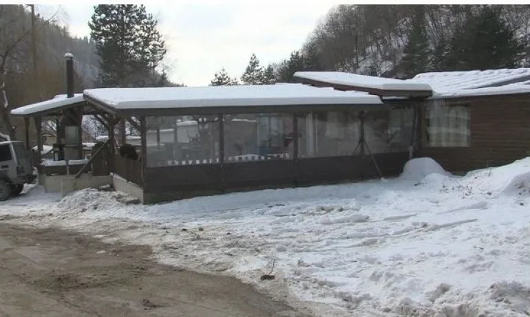 Глобяват четирима полицаи заради купона край Сандански - Tribune.bg