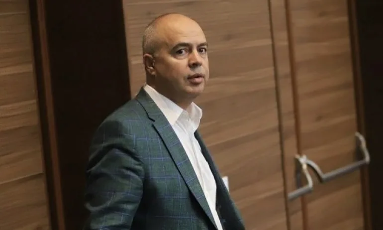 Свиленски разкри, че хора на Радев правят опит да отцепват БСП в полза на проект около Петков и Василев - Tribune.bg