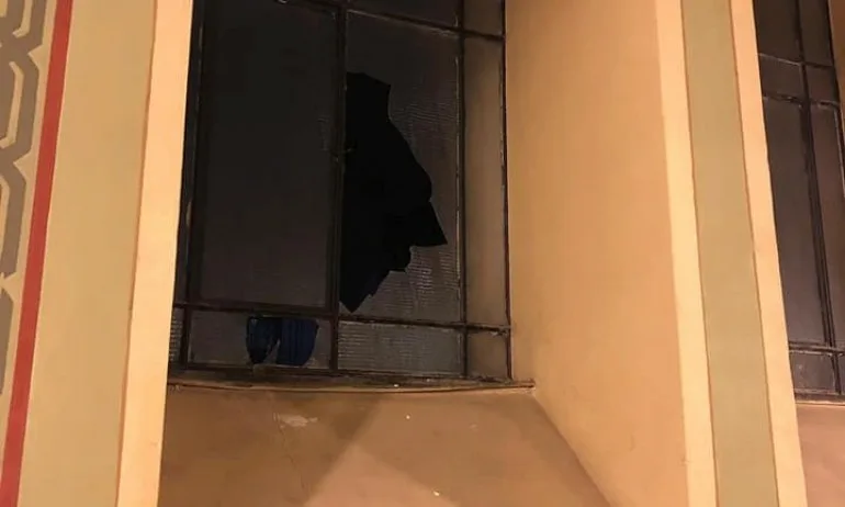 Има задържан за счупените прозорци на Софийската синагога - Tribune.bg