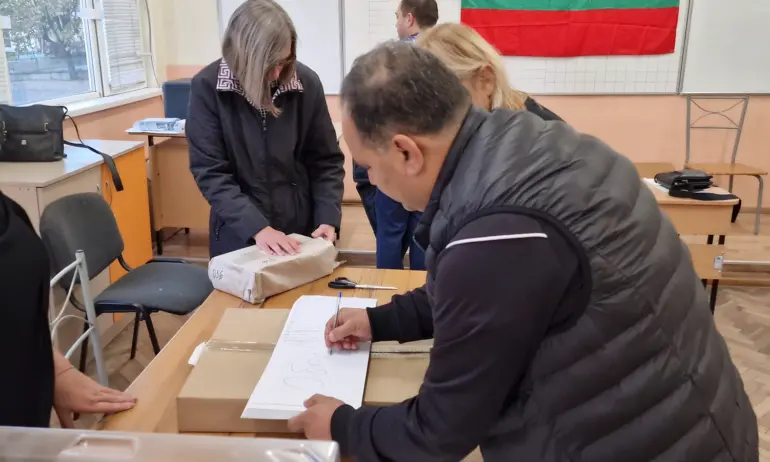 Заради съмнения за манипулации: 8 партии искат касирането на вота в Петрич - Tribune.bg