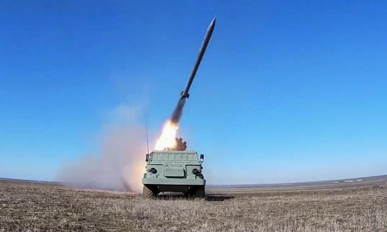 20 убити и 9 ранени от отломки от прихваната ракета на украинските сили в Донецк - Tribune.bg