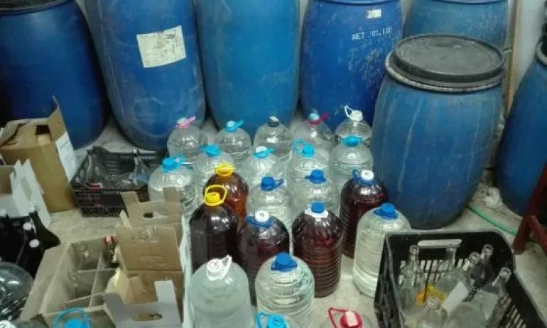 Митничари иззеха близо тон нелегален алкохол от гараж в Несебър - Tribune.bg