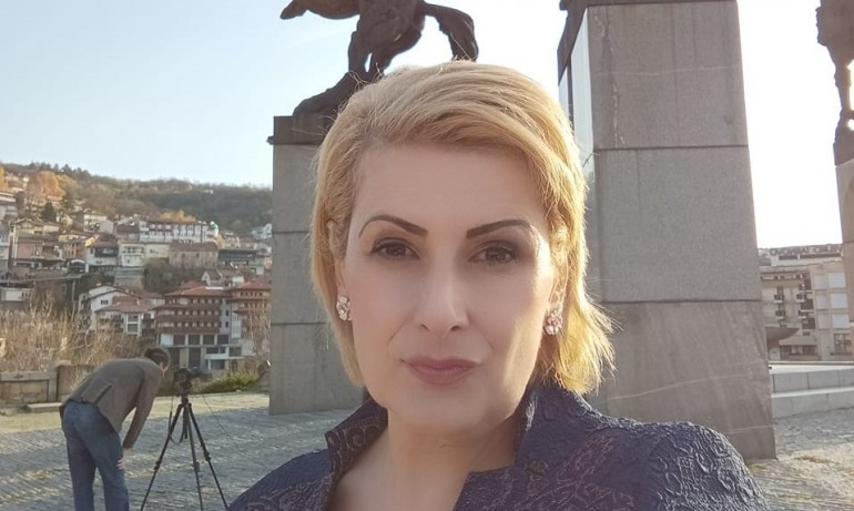 Гунчева заподозря, че Петков не ходи в Брюксел, за да се шиканира темата РС Македония - Tribune.bg