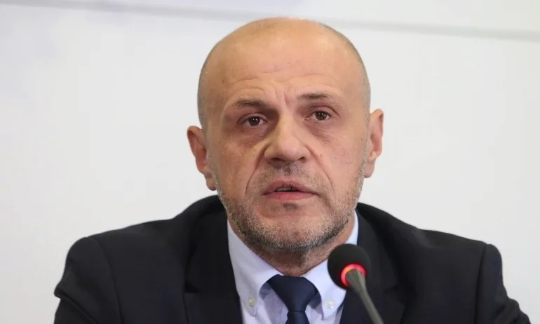 Дончев: Личният лекар по преценка може да изписва болничен за хора, върнали се от Италия - Tribune.bg