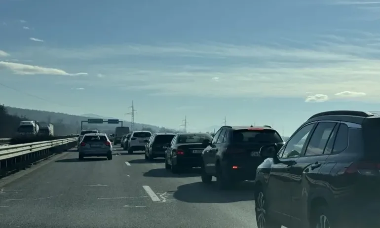 До всички пътуващи: Променят движението по магистрала Тракия - Tribune.bg